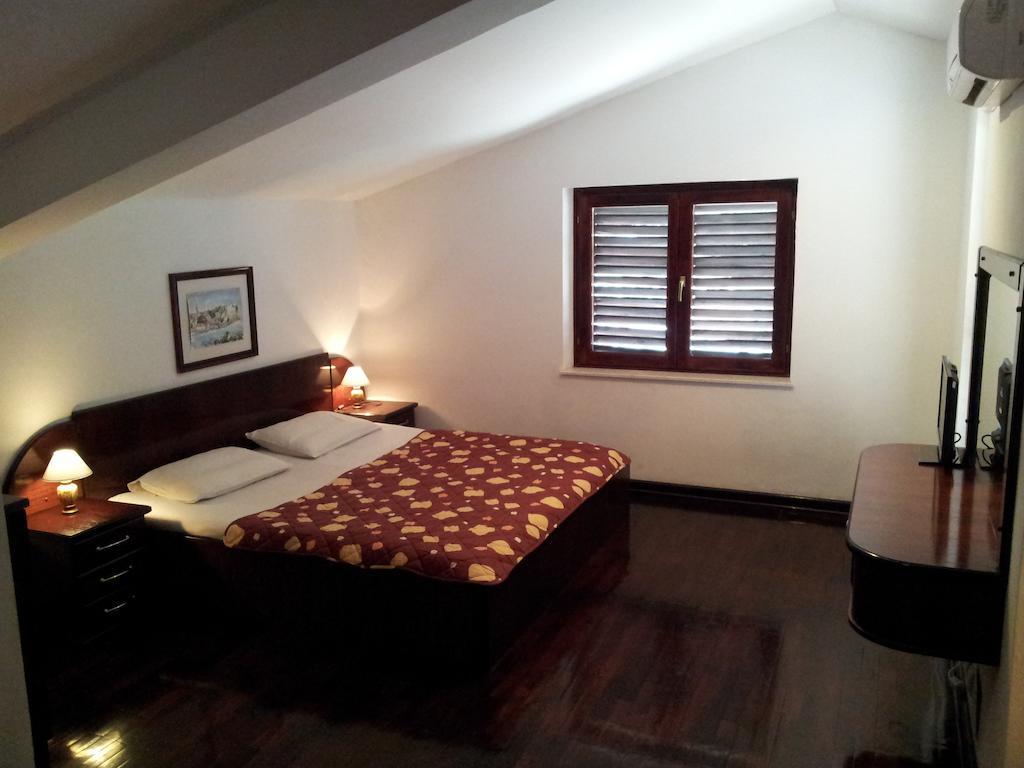 Villa Sara Guesthouse Sveti Stefan Δωμάτιο φωτογραφία