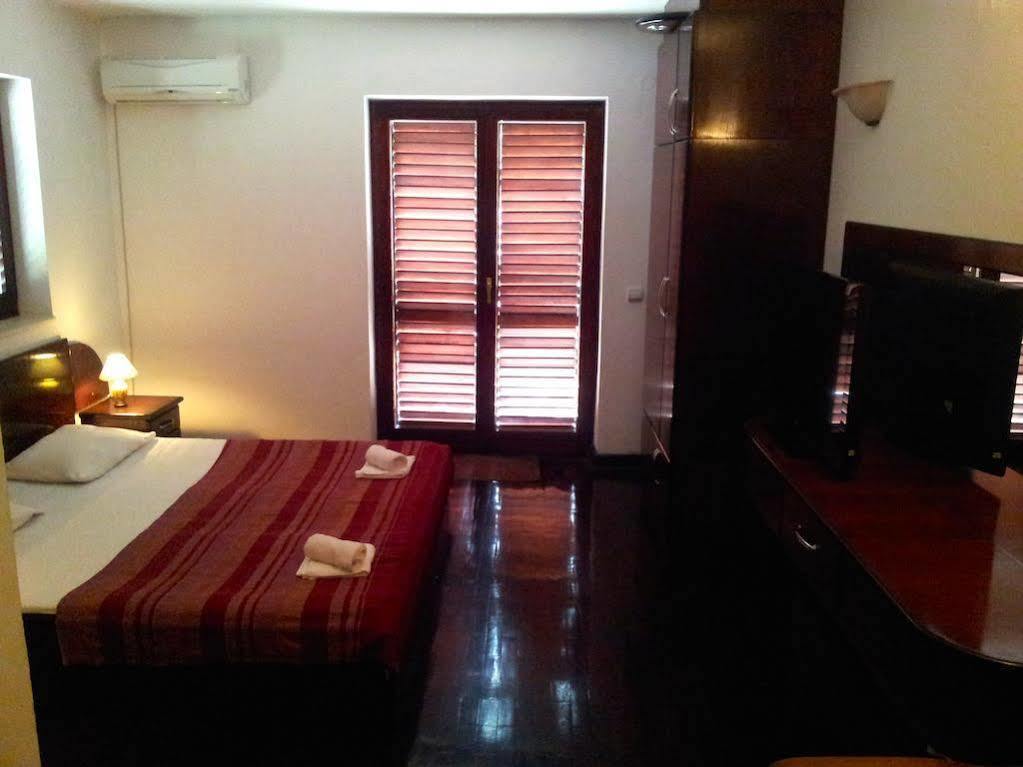 Villa Sara Guesthouse Sveti Stefan Εξωτερικό φωτογραφία