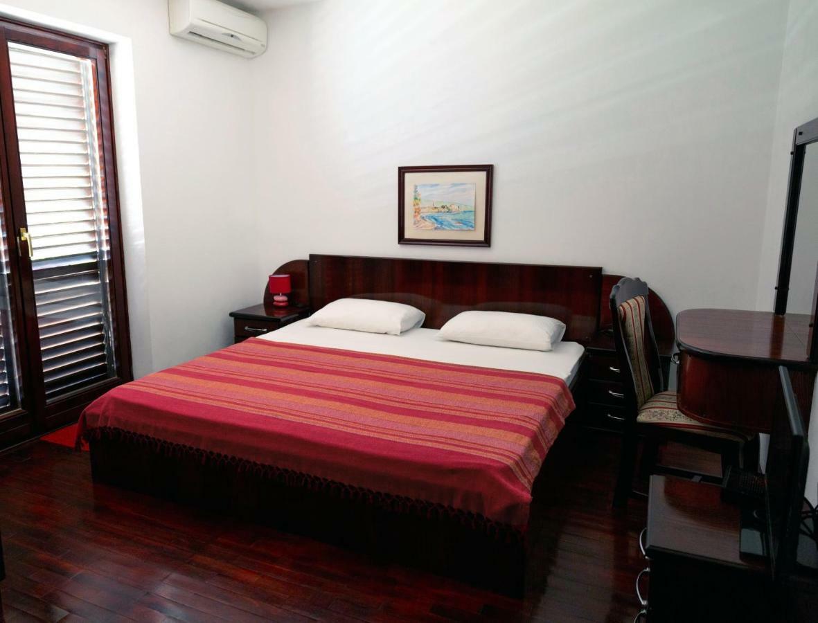 Villa Sara Guesthouse Sveti Stefan Εξωτερικό φωτογραφία