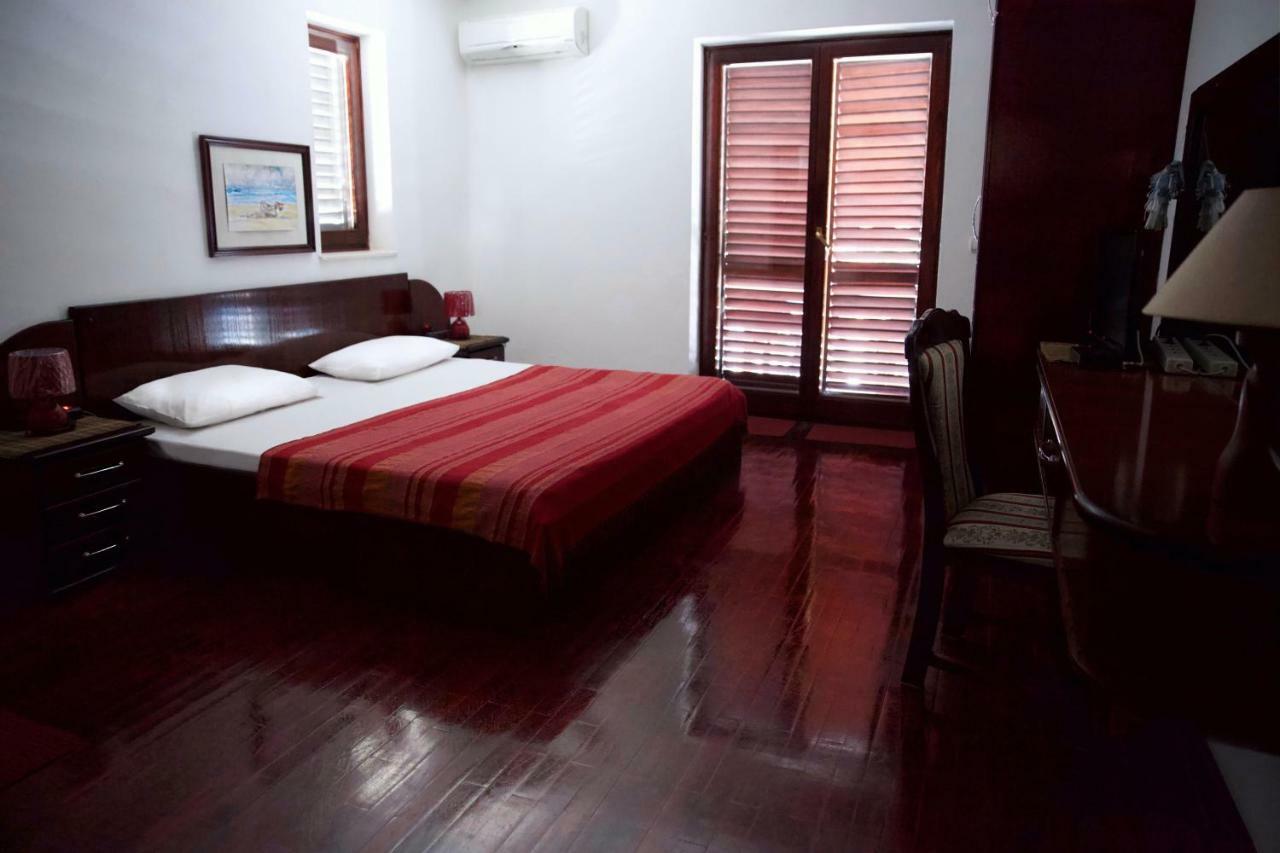 Villa Sara Guesthouse Sveti Stefan Εξωτερικό φωτογραφία